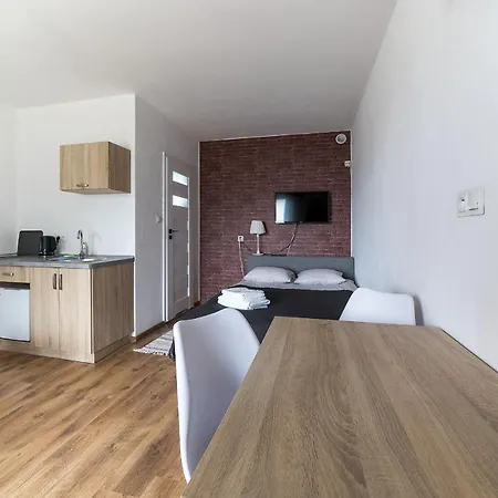 Maryla Bis - Pokoje I Apartamenty Z Aneksami Острово