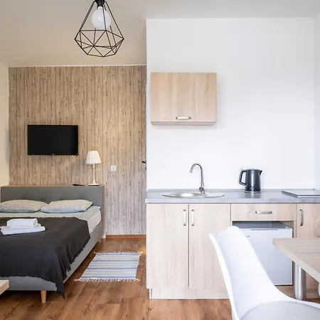 Maryla Bis - Pokoje I Apartamenty Z Aneksami * أوستروفو